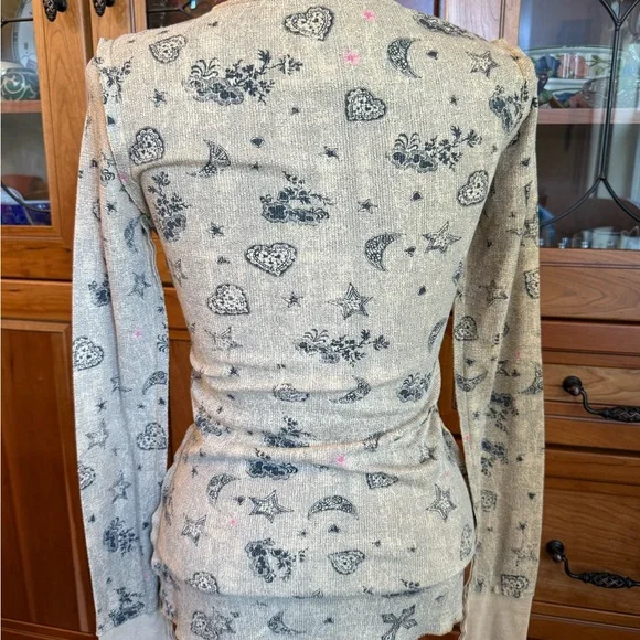 Scrapbook Beige Shirt with Black and Yellow Graphic - Picture 6 of 16